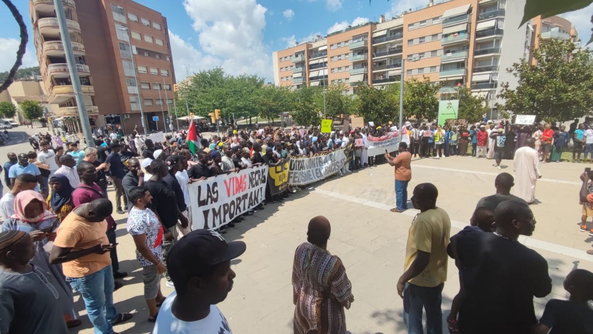 La plaça Joventut va acollir el final de la protesta i la lectura d'un manifest