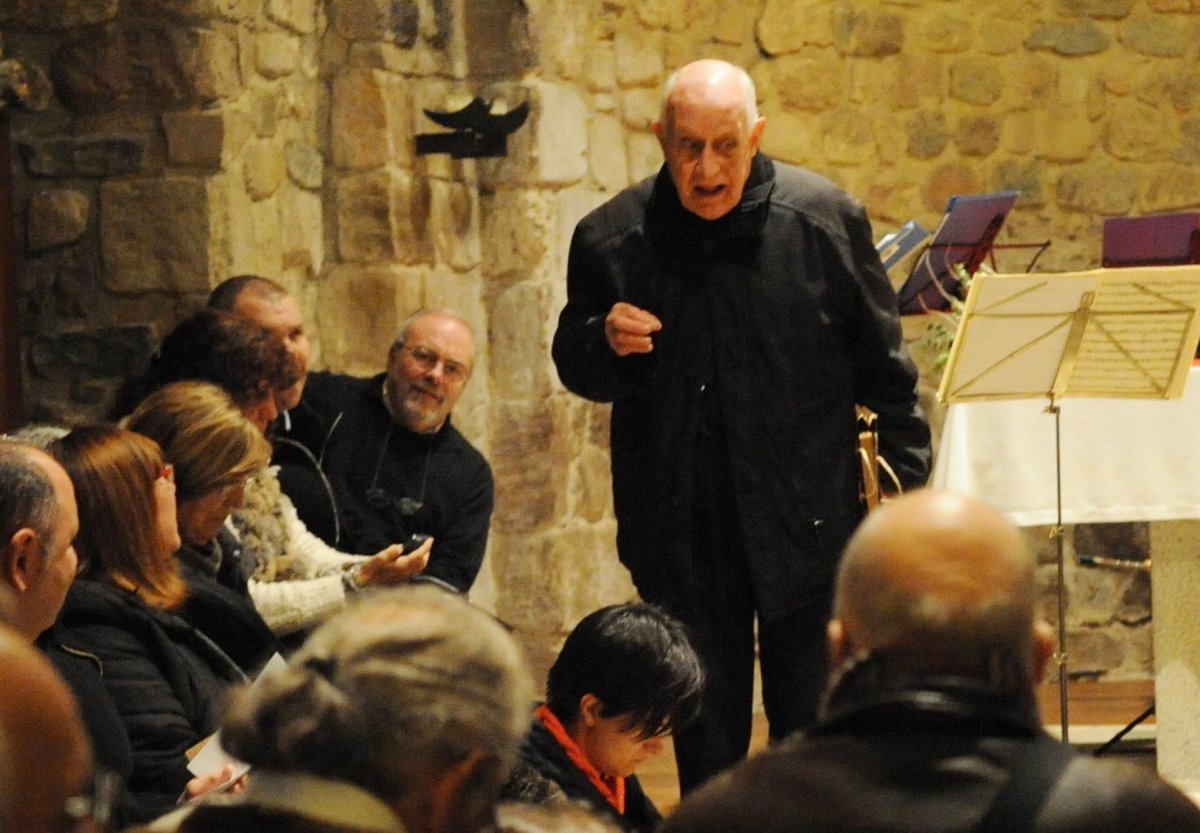 Mossèn Josep Cardús a l'inici d'un dels concerts de Marata