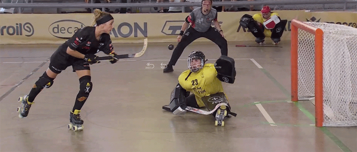 Nara López, marcant el seu gol en la tanda final de faltes directes