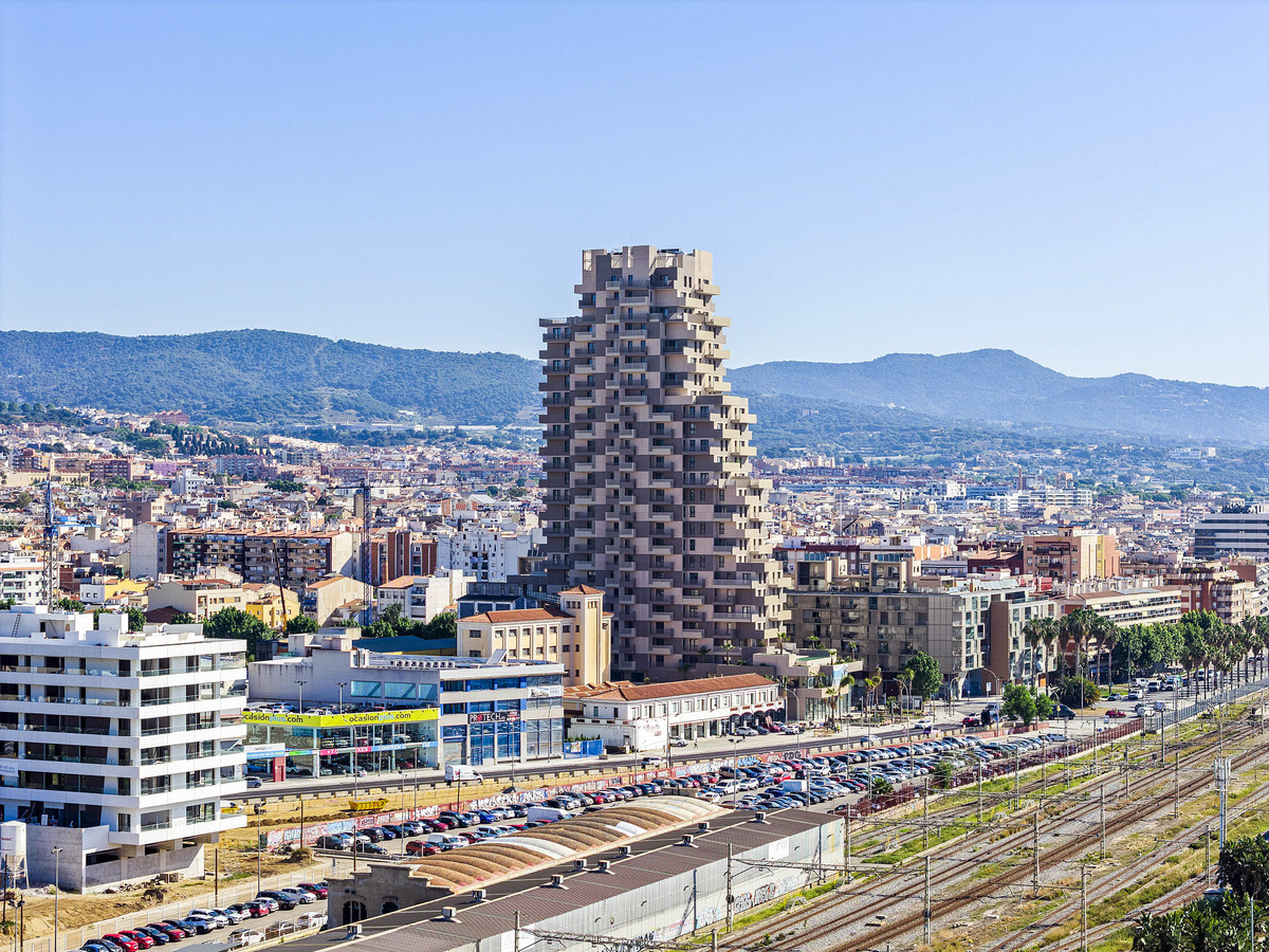 La Torre Barceló, de Mataró, construïda per Certis, té 192 habitatges, 26 plantes i és l’edifici més alt del Maresme