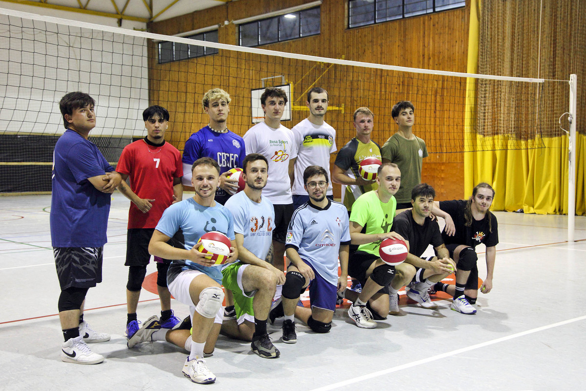 Oriol Gros i Guillem VilasecaA dalt, foto de família de l’equip sènior i, a baix, un moment d’entrenament de les últimes setmanes