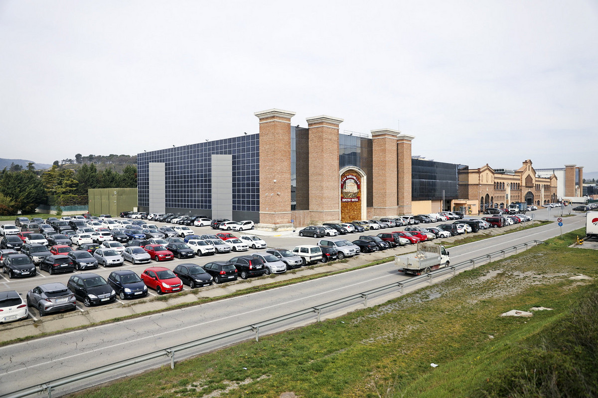 La seu de Casa Tarradellas, a l’antiga N-152