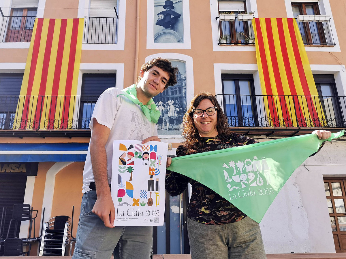 Oriol Bartés i Laura Basagaña, amb el cartell de la festa major