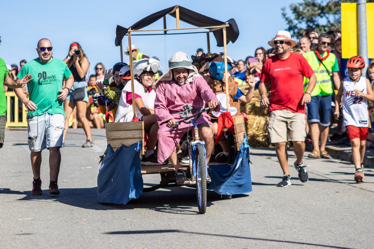 La baixada de carretons de Llinars va aplegar 13 participants