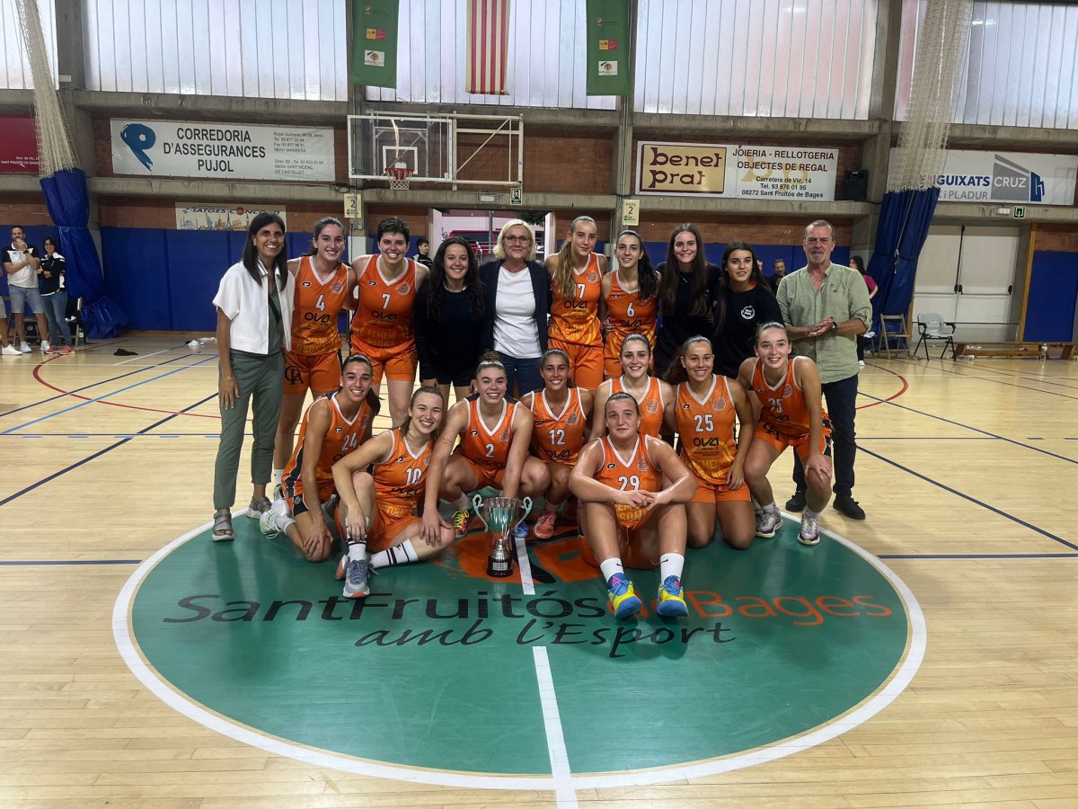 L'equip del Femení Osona que va jugar a Sant Fruitós