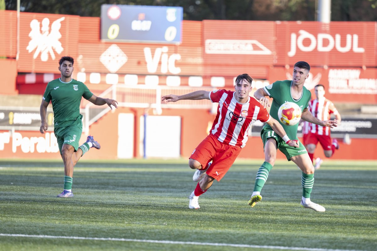 Ignasi Quer intenta un atac en una acció al segon temps