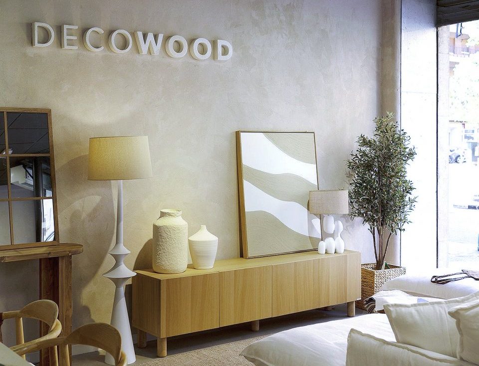 Exposició de Decowood en una de les botigues físiques on s’ofereixen els seus productes