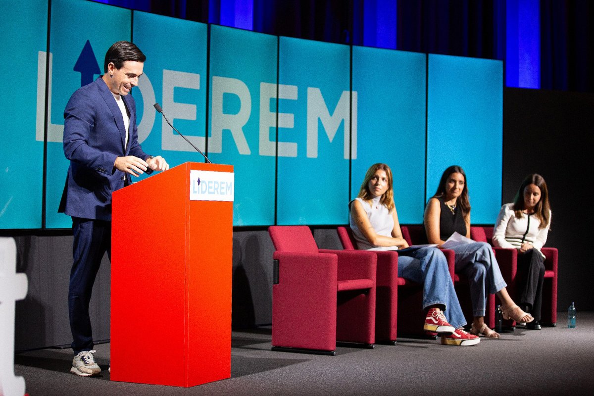 Roger Pascual, en primer terme, a la presentació de la nova junta de Liderem Catalunya