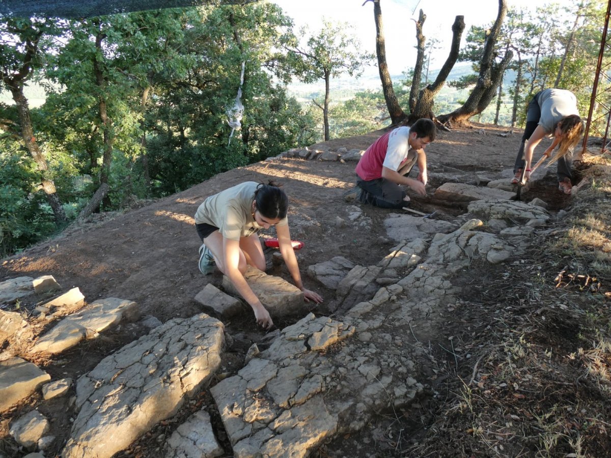 Els arqueòlegs treballant en el jaciment romà del terme de Sant Boi, el passat mes de juliol
