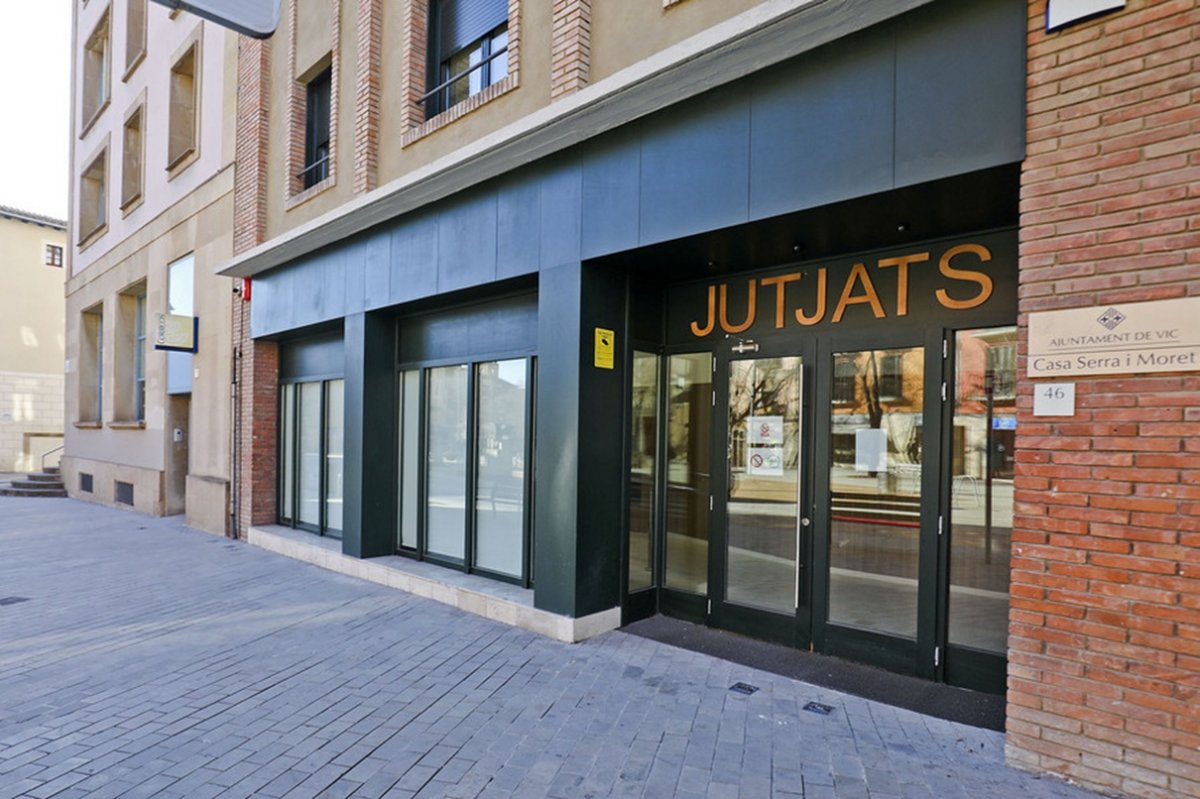 Actual seu dels jutjats de Vic, amb espai i serveis limitats