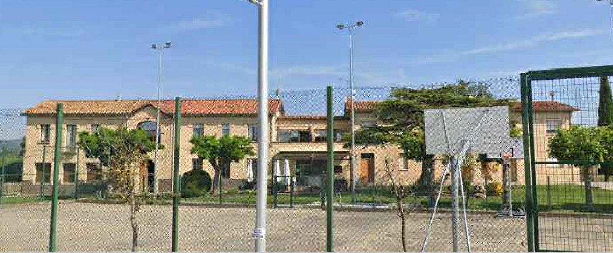 Vista de l'edifici on hi ha l'Ajuntament de Malla, on es farà l'actuació
