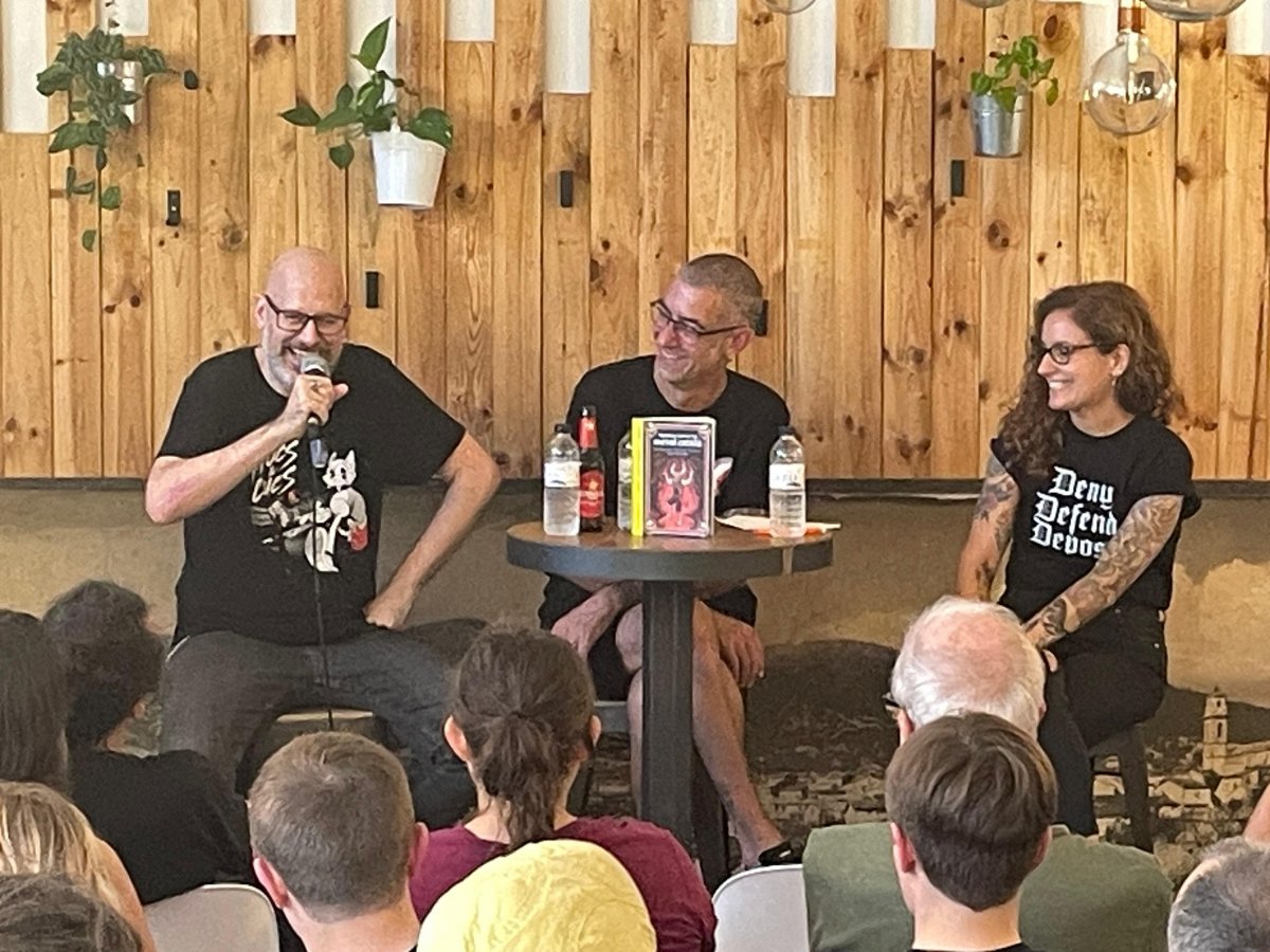 Imatge de la presentació del llibre a Sant Pere de Torelló