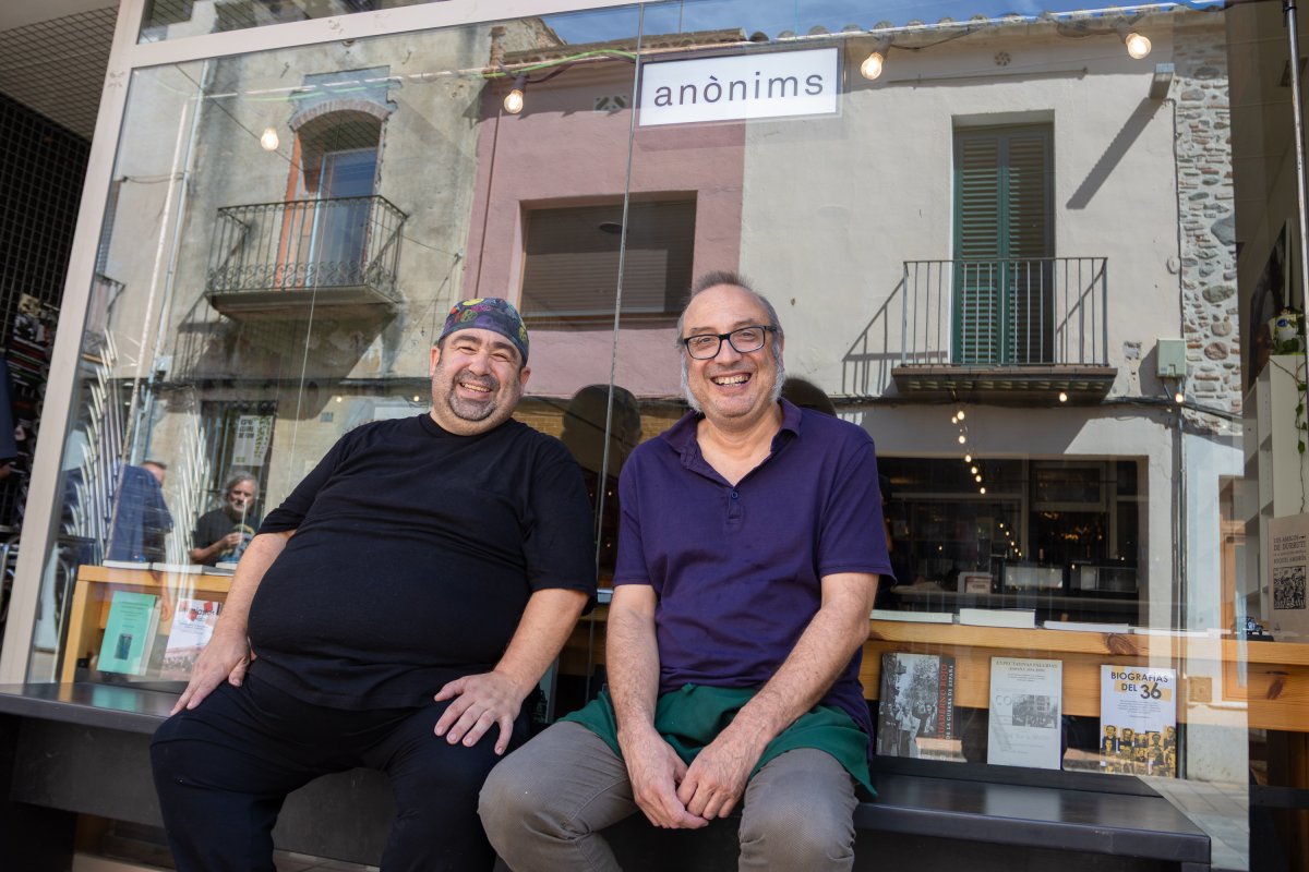 Pau Palomino i Lluís Guix al local del carrer Ricomà de Granollers