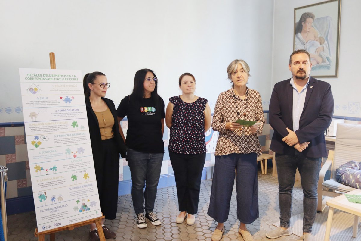 Esther Berruezo, Anna Berruezo, Eva Fernández, Imma Ortega i Juan Antonio Corchado a la presentació del programa de cures
