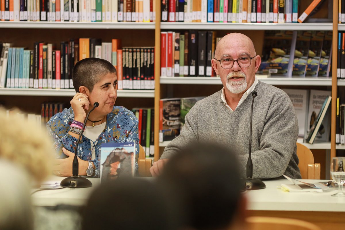 Josep Serra i Bisquets a la presentació del poemari "Silencis d'avui i de demà" a la biblioteca de Lliçà de Vall l'any 2019