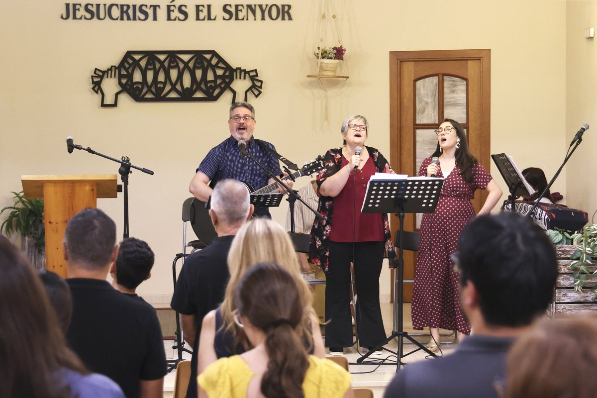 Un moment del culte que es va fer a l’Església Evangelista de Sant Celoni diumenge al matí