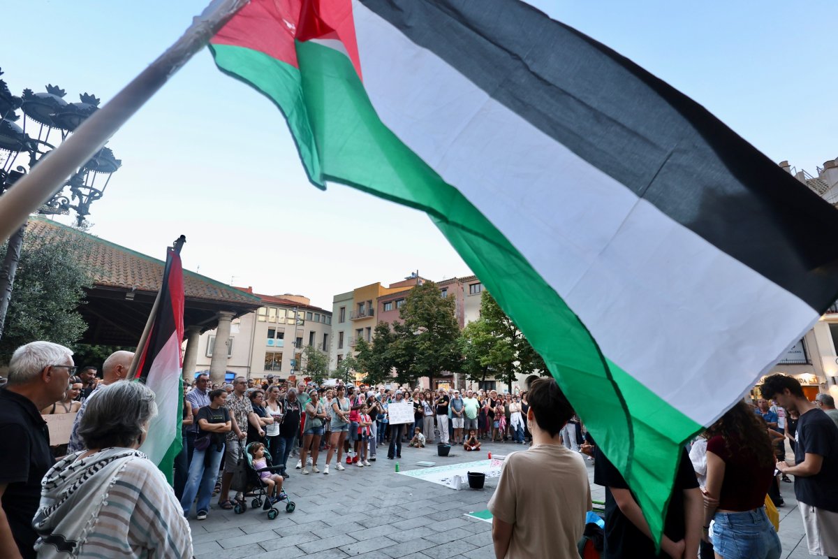 Unes 300 persones s'han manifestat aquesta tarda a la Porxada