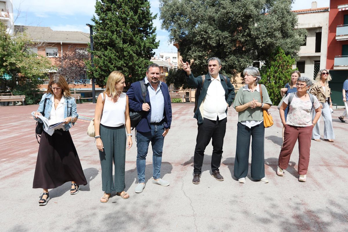 Martí i representants polítics i tècnics de l'Ajuntament dimecres a Bellavista