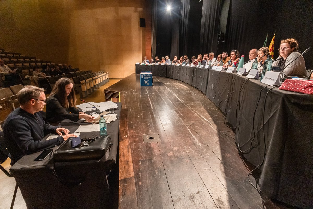 El ple de la retirada de la Medalla a mossèn Cardús es va fer aquest dijous a la tarda al Teatre Auditori de Bellavista