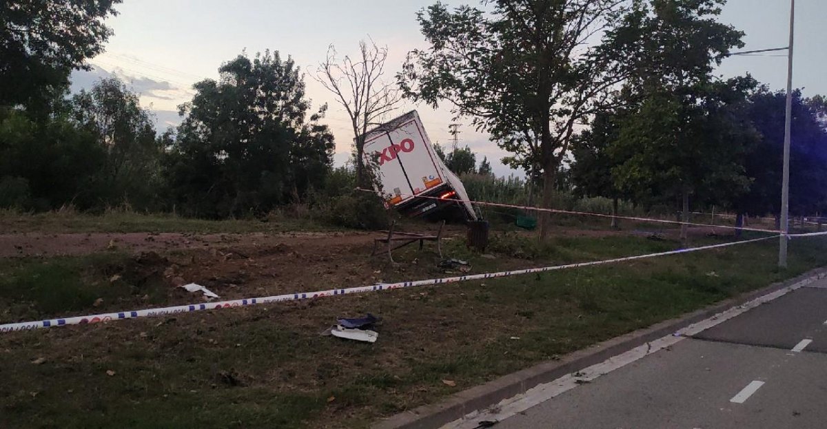 El camió després de l'accident