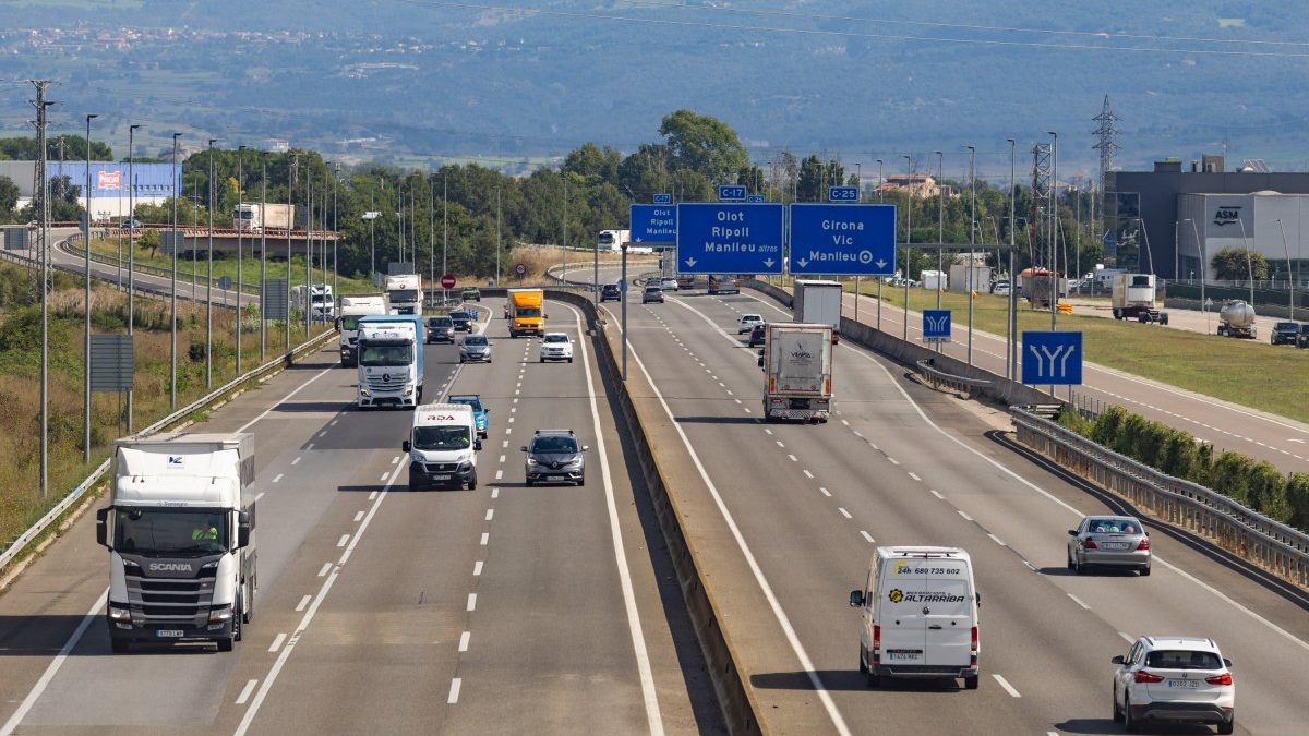 Vista del punt on conflueixen la C-17 i la C-25, en terme de Gurb