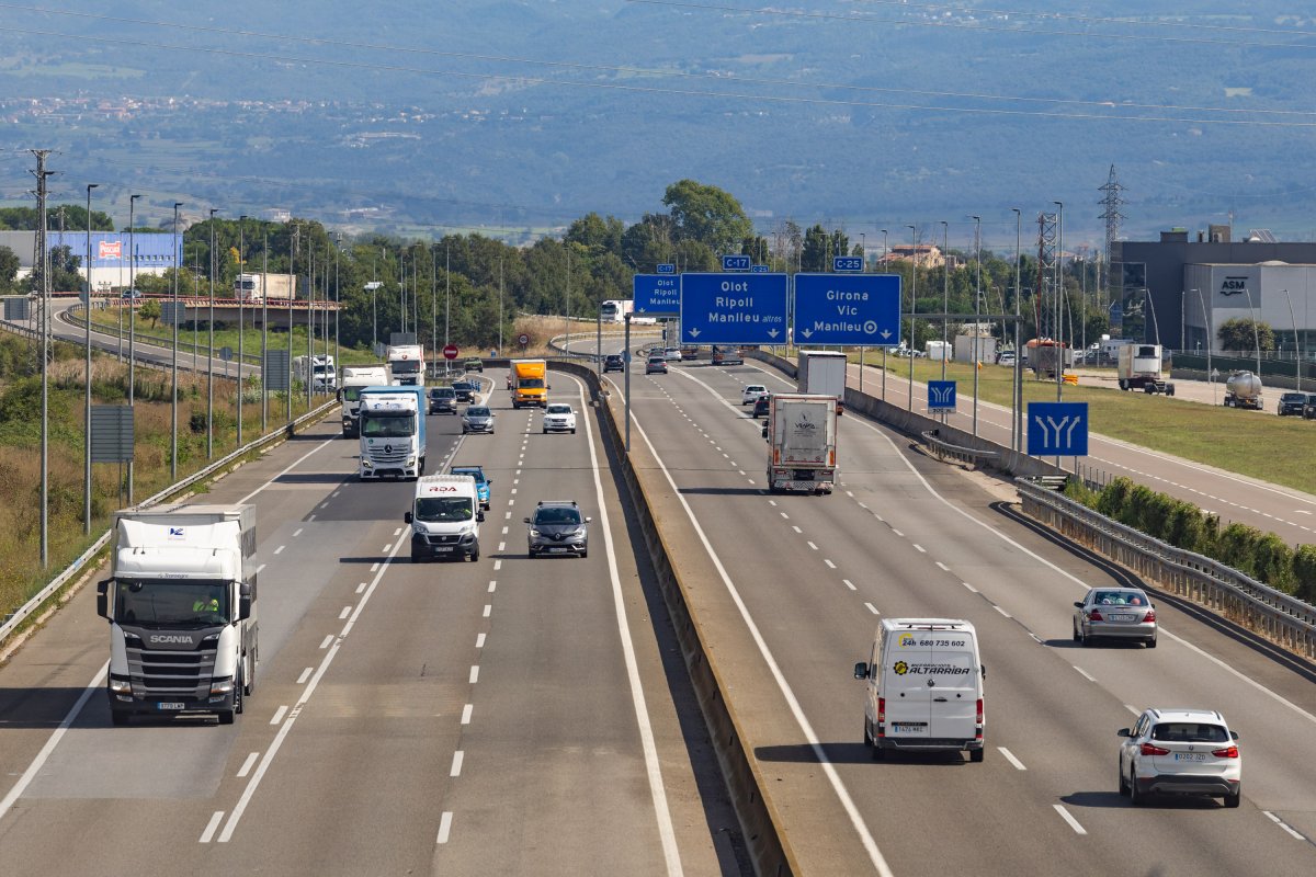 Vista del punt on conflueixen la C-17 i la C-25, en terme de Gurb