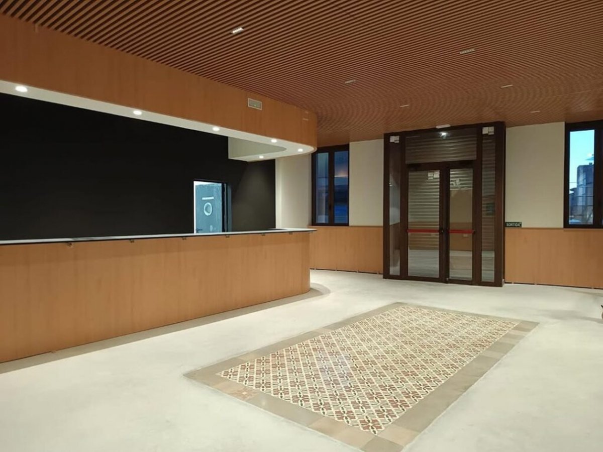 El vestíbul del nou remodelat teatre de Prats