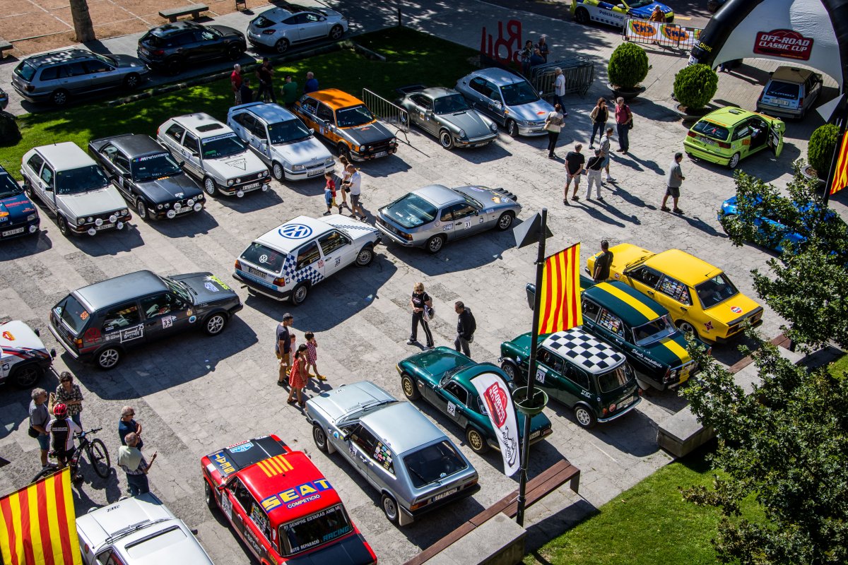 Alguns dels cotxes clàssics que es van poder veure dissabte a Ripoll