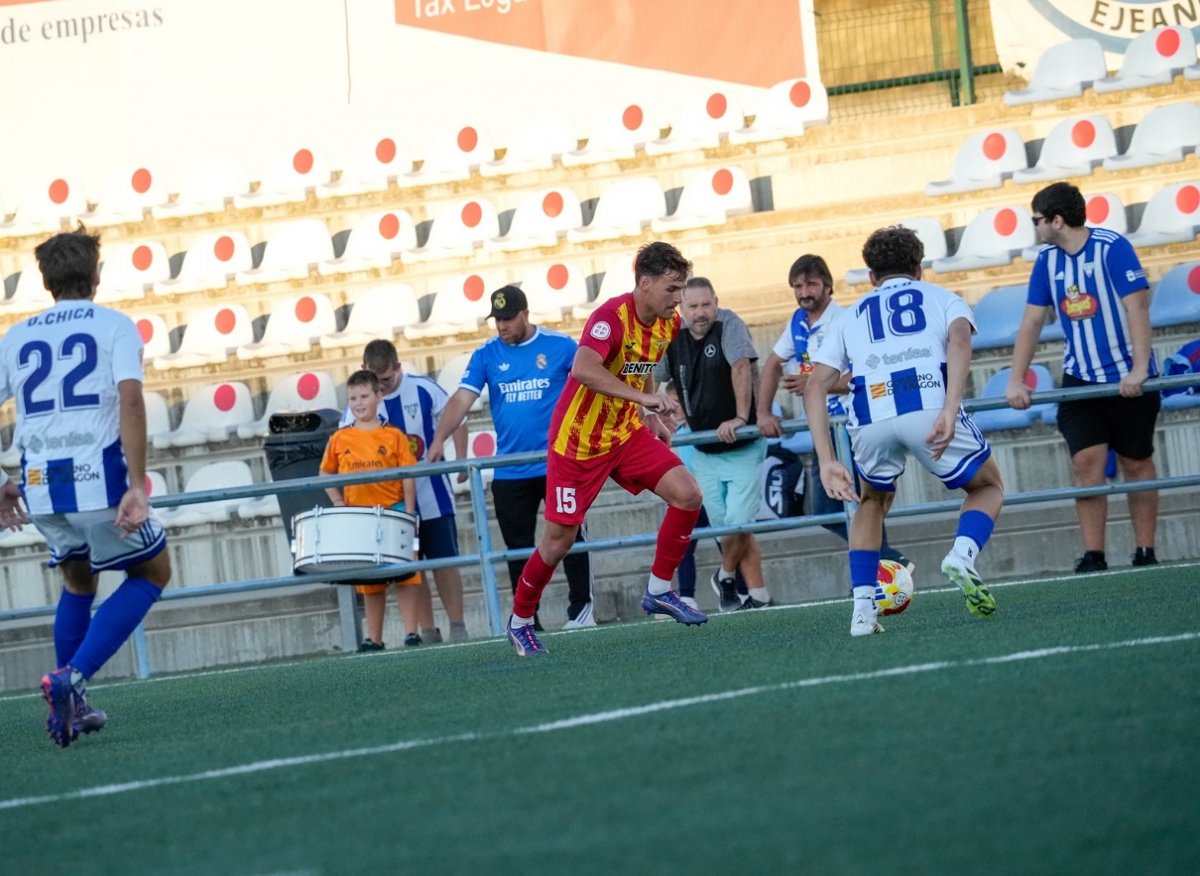 Un moment del partit d'aquest dimecres a Ejea / UE TONA