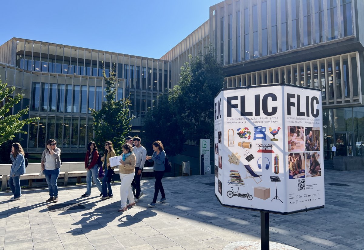 Exterior de la biblioteca Pilarin Bayés, seu del festival