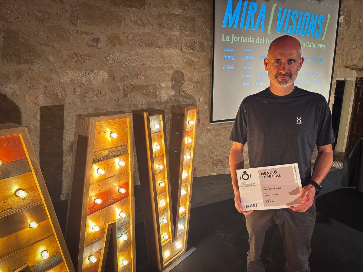 Marc Sanyé amb el diploma rebut al Premi Miravisions