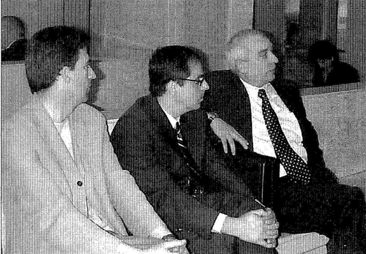 Blai Parés, a la dreta, durant el judici per delicte ambiental, a l'Audiència de Barcelona, l'any 2003