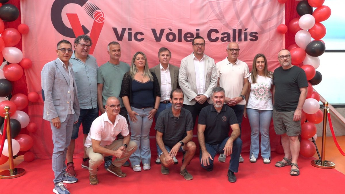 Membres de la junta actual i de l'equip fundador, amb les autoritats
