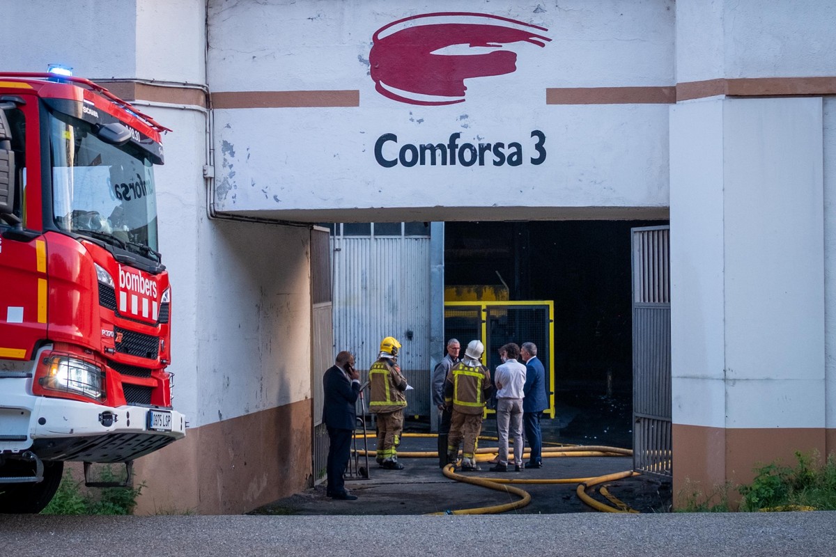 El conseller d’Empresa i Treball, Miquel Sàmper, i el director general de Comforsa, Josep Puig, dimecres a Ripoll