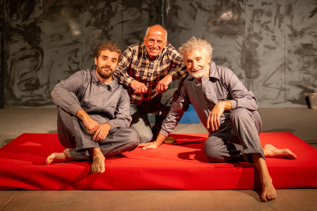 Joan Alabau, Oriol Molas i Ramon Prat, dimecres en un assaig de l’obra a la sala Marià Font de La Lira