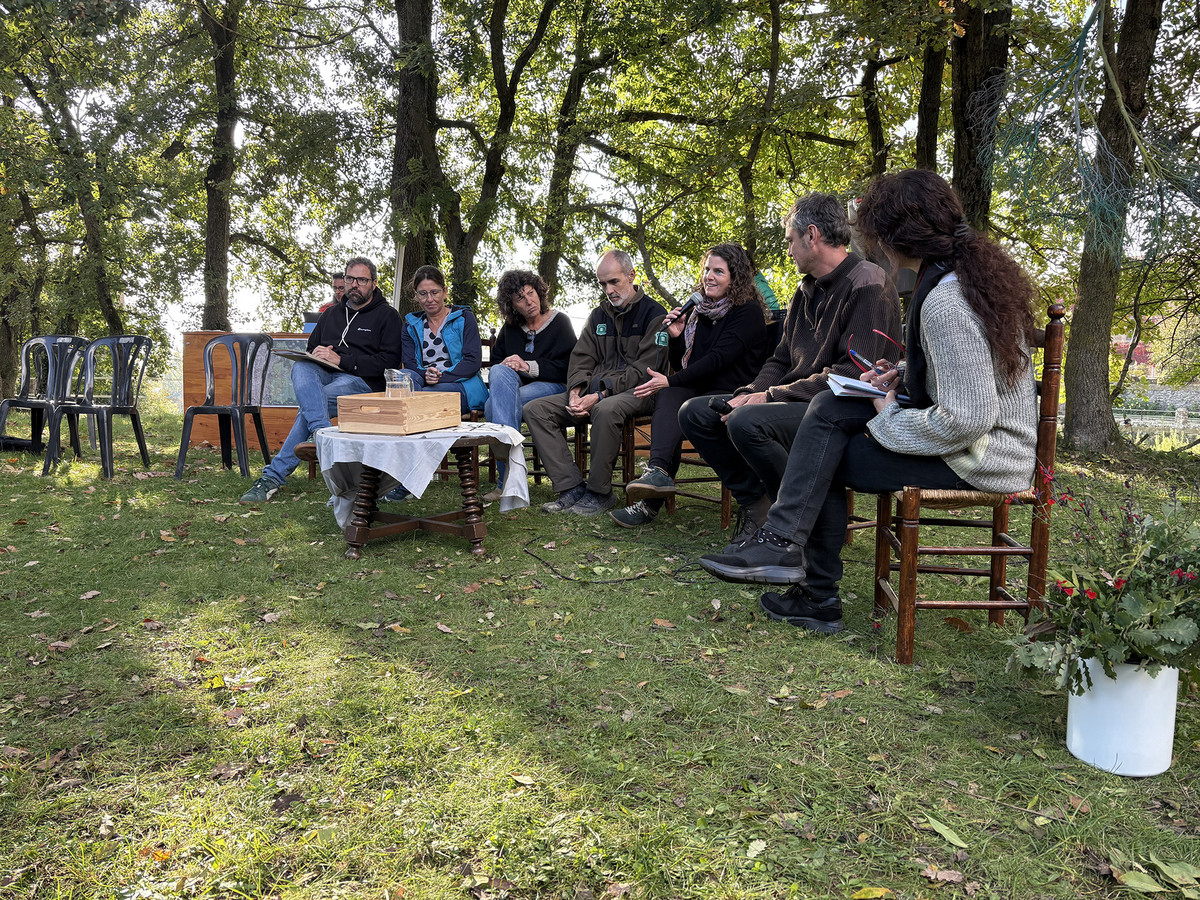 Víctor Sazatornil, Elisabet Clota, Teresa Jordà, Gabriel Lampreave i Alba Roquer, dissabte, durant el debat