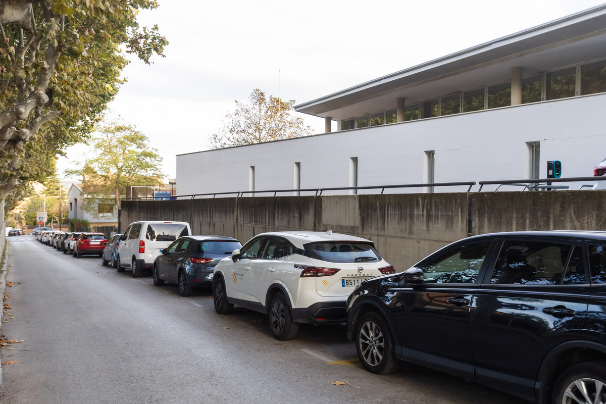 Un dels espais on a partir del 2026 hi haurà més zona blava és a davant del CAP