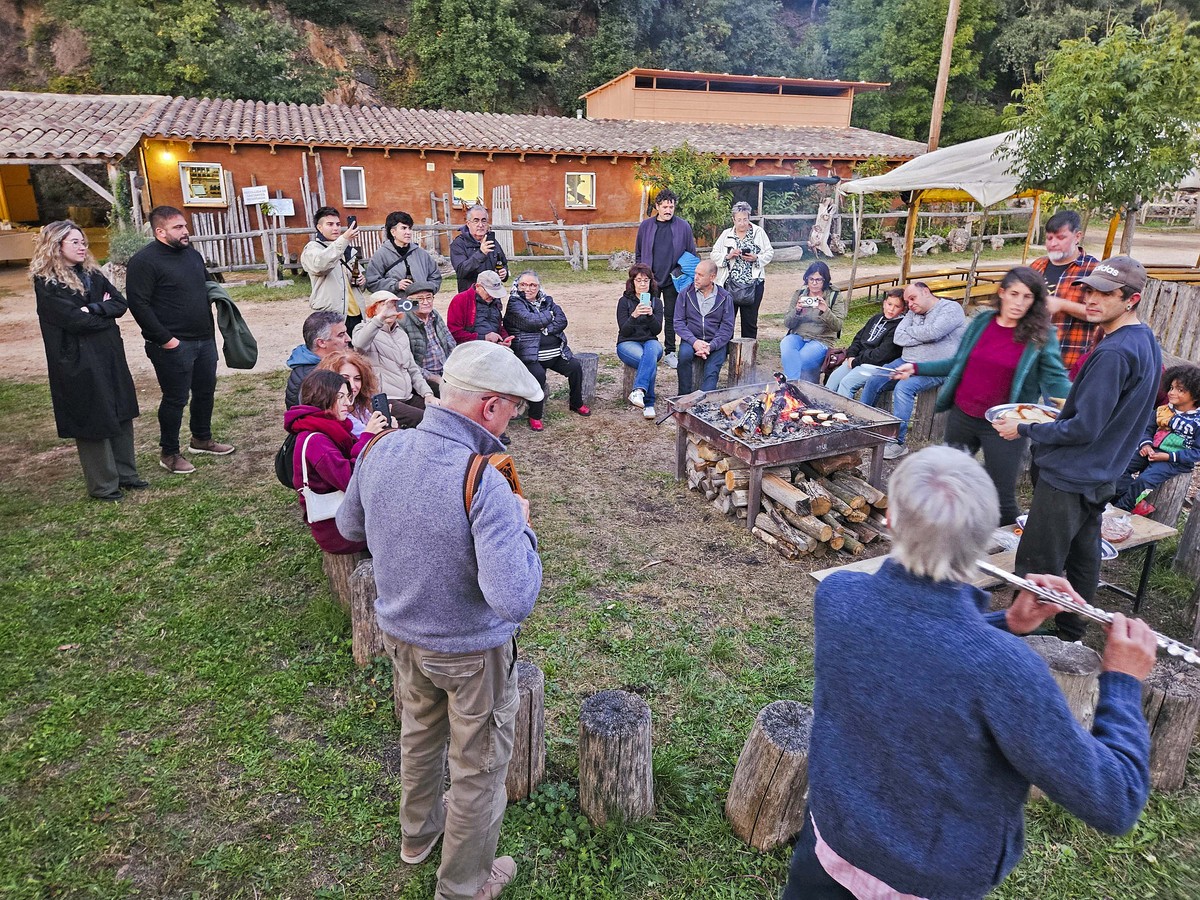 Un moment de la castanyada celebrada a Castanya de Viladrau divendres passat