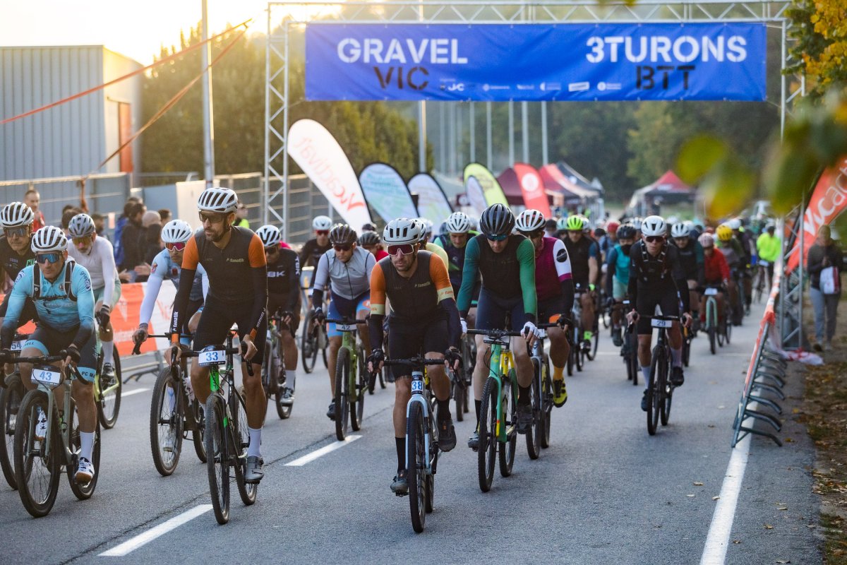 Alguns dels participants, en el moment de la sortida de la cursa