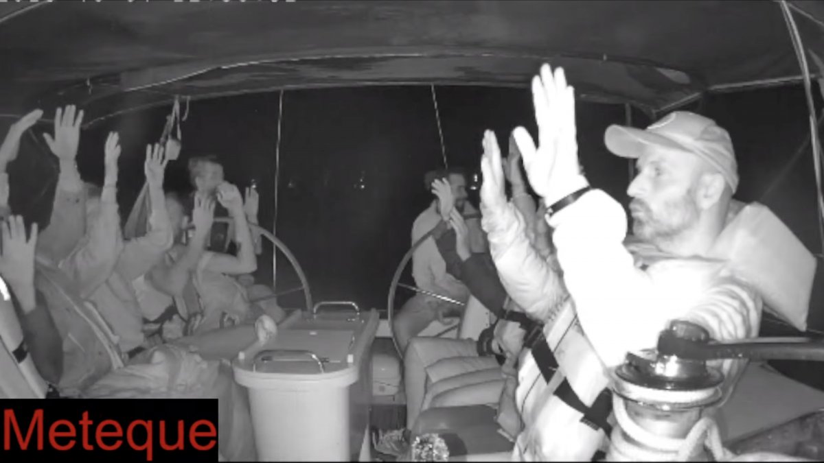 Moment en què l'exèrcit israelià ha aturat una de les embarcacions