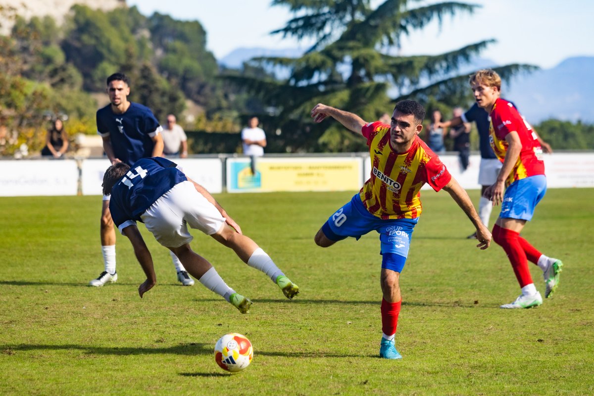 Dos gols d’Ezzarfani donen la victòria al Manresa davant un Tona continua sense guanyar a casa