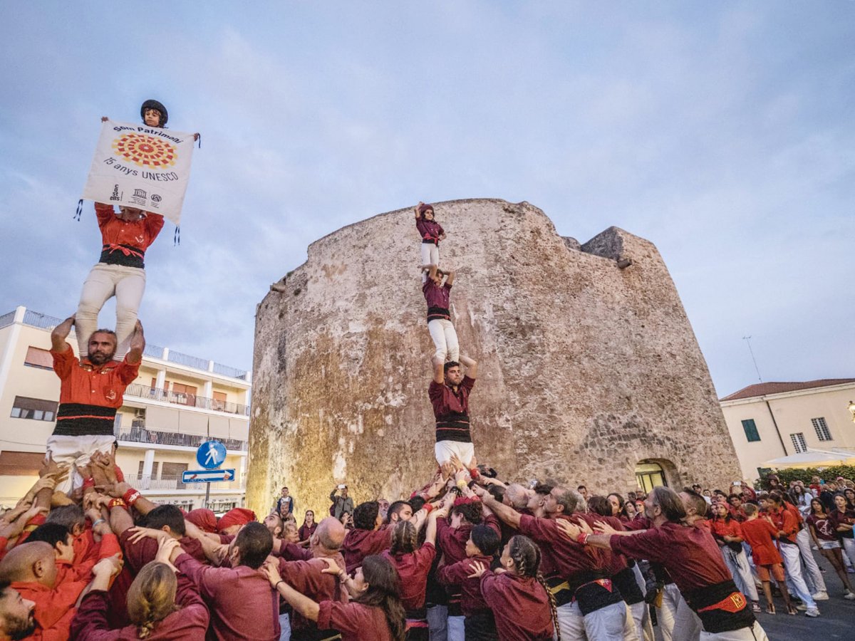 Els Xics de Granollers en l’actuació de l’Alguer, Sardenya, amb la Colla Castellera de Mataresos