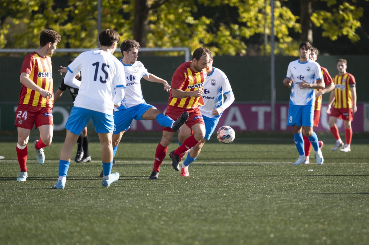 El davanter manlleuenc Adrià Casanova, en una imatge del partit de la setmana passada