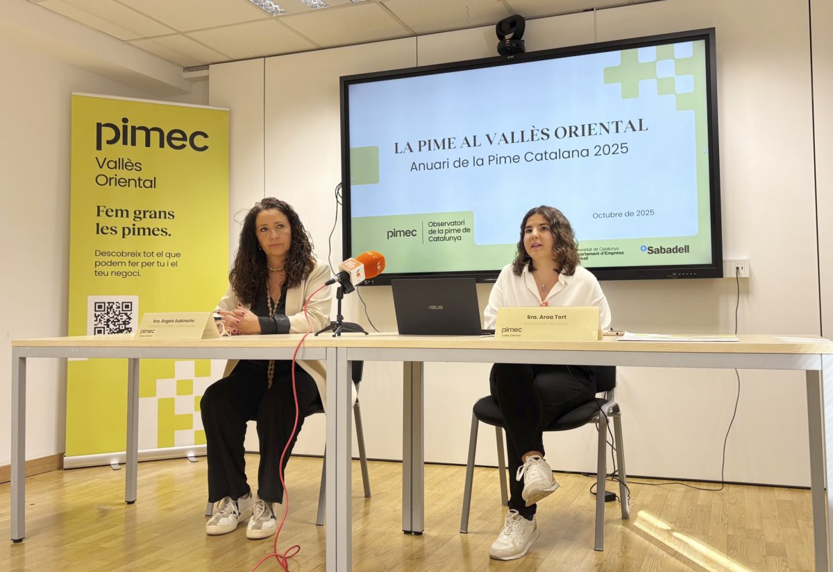 Àngels Subirachs, presidenta de Pimec, i Aroa Tort, economista de l’entitat, durant la presentació d’aquest dijous
