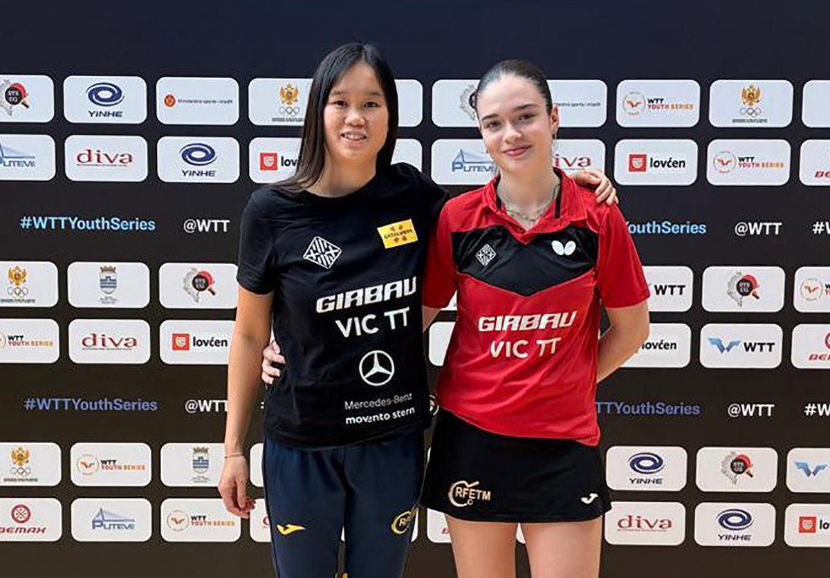 Martina Sans amb la seva entrenadora,  Noa Muñoz, a Podgorica