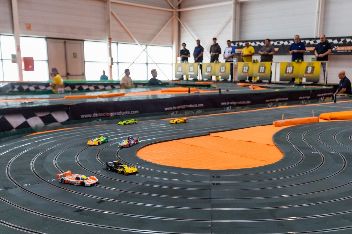 Primer pla d’una de les curses de les 12 Hores