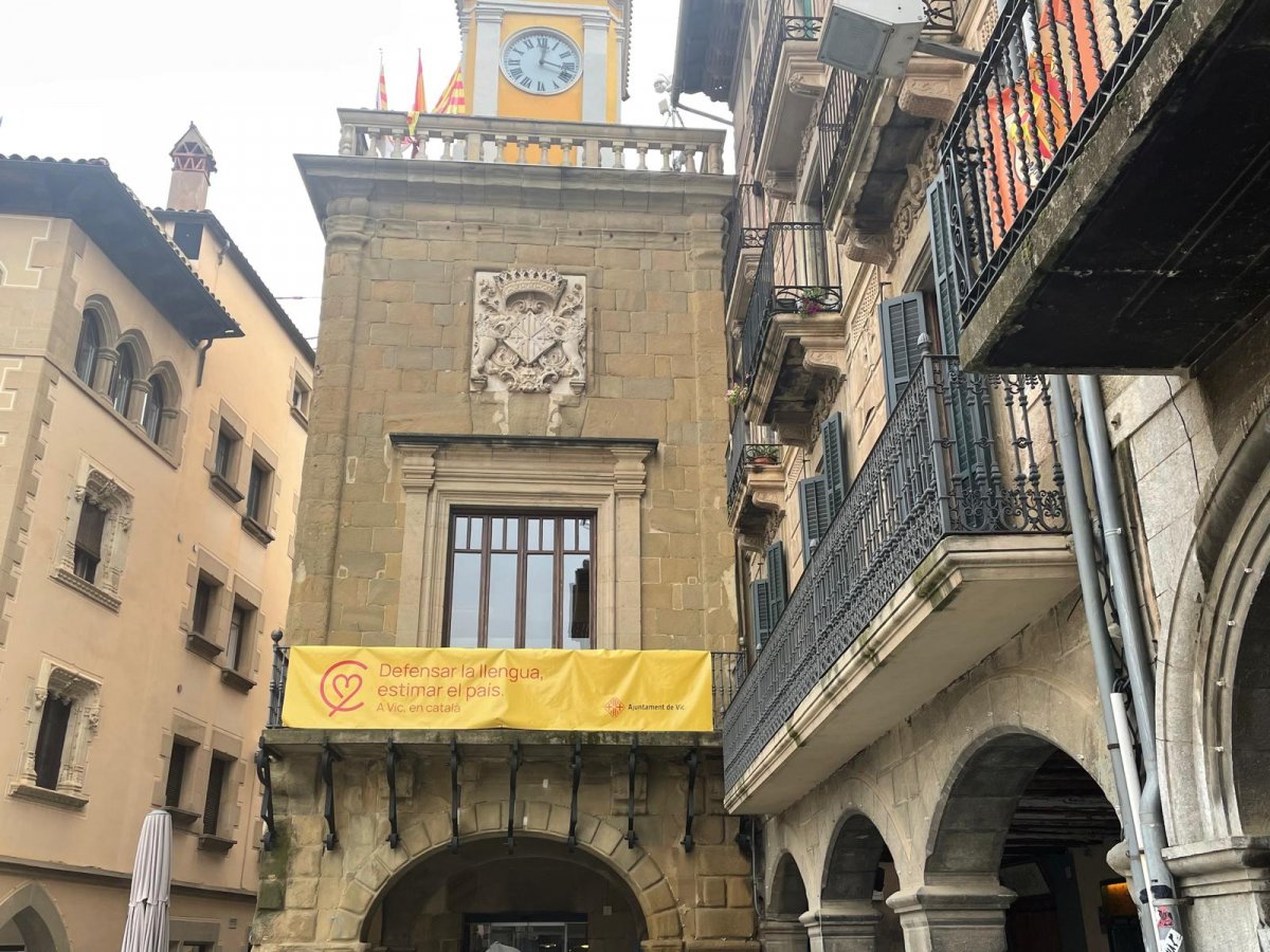 La façana de l'Ajuntament de Vic, aquest dijous al migdia