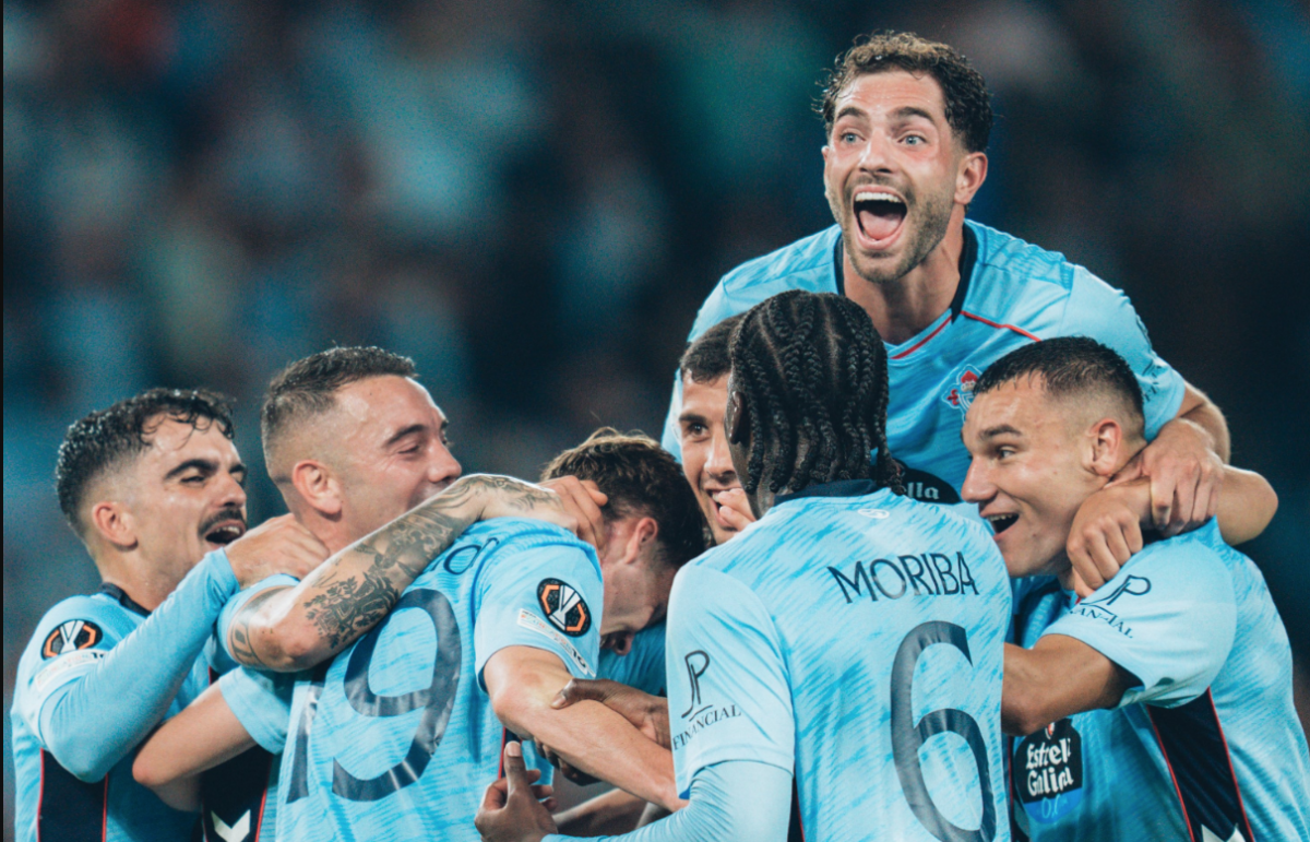Ferran Jutglà, a la dreta, celebrant el tercer gol del Cela