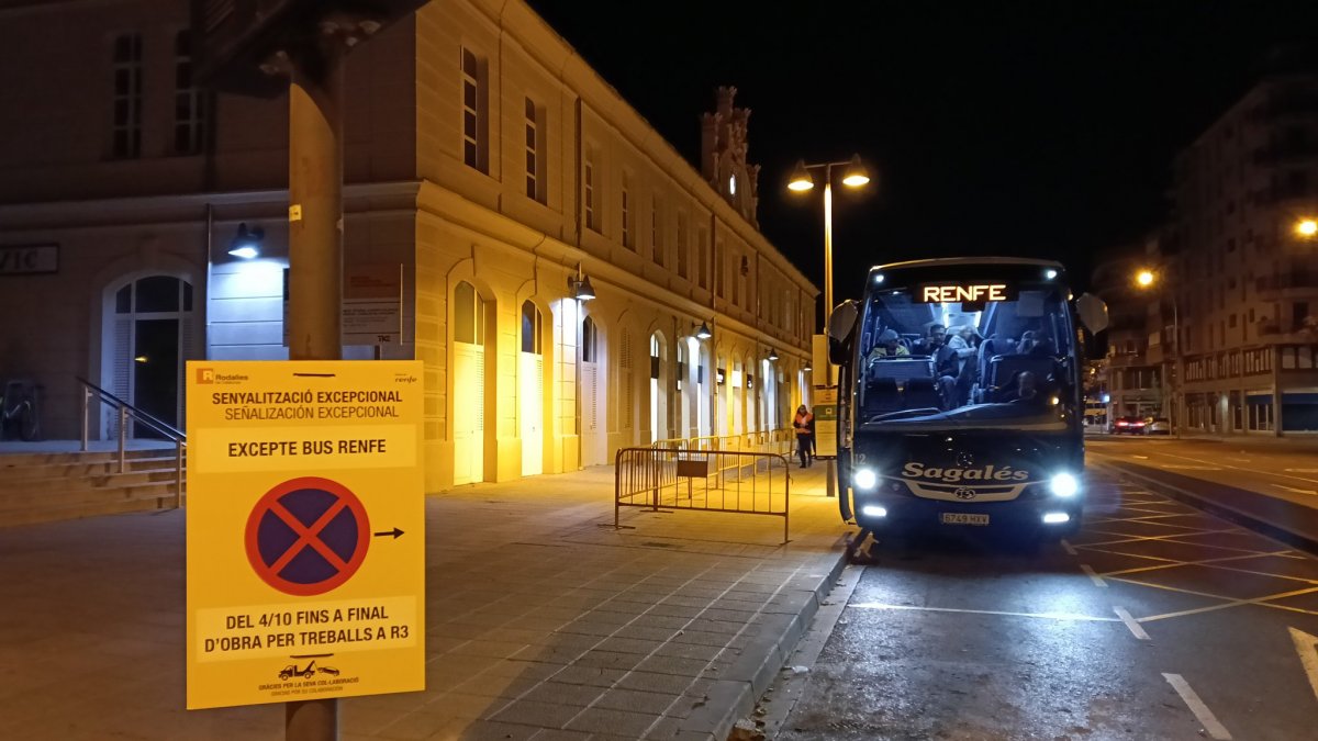 L'autobús directe que ha sortit des de Vic a les 6 del matí, el primer del macrotall