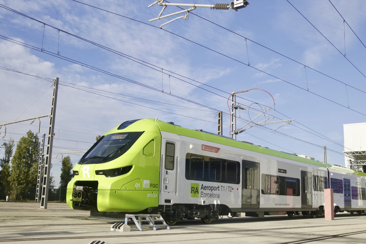 Un dels nous trens d'FGC que cobriran la línia de l'Aeroport entre Sant Andreu i les T1 i T2 del Prat
